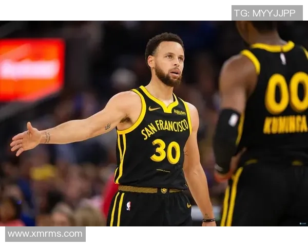 勇士队在对阵马刺时以29分的巨大优势取得胜利展现强大实力 勇士队在对阵马刺时以29分的巨大优势取得胜利展现强大实力